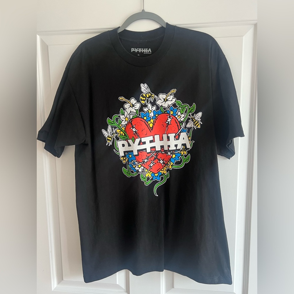 Pythia t-shirt. Size XL